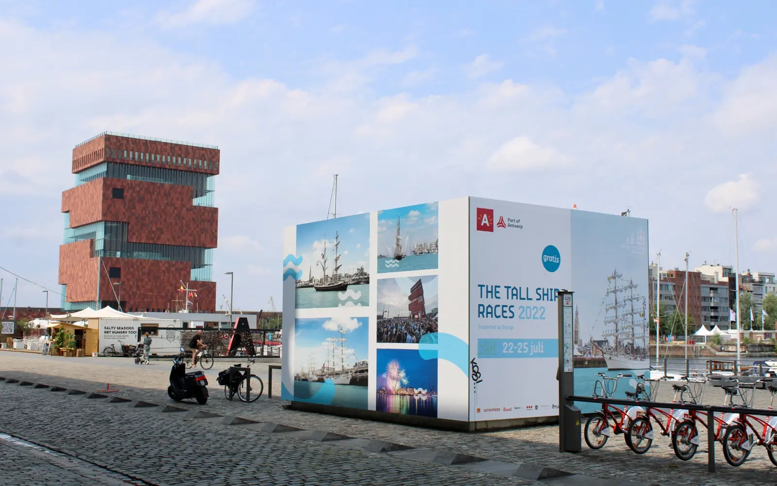 Glass House-campagne op een opvallende stedelijke locatie